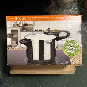 Fagor Duo 6 quart pressure cooker